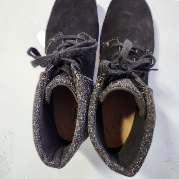 Clarks Roseville Black Suede Laced Ankle Booties Womens 9.5 - Picture 11 of 12